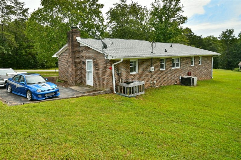 Property image 4 at 417 Springdale Avenue, Liberty, SC 29657