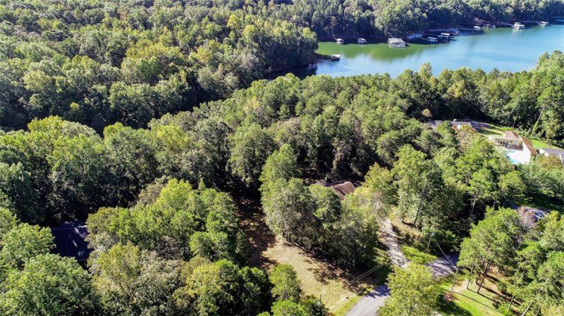 Property image 4 at 215 Cherokee Drive, Fair Play, SC 29643