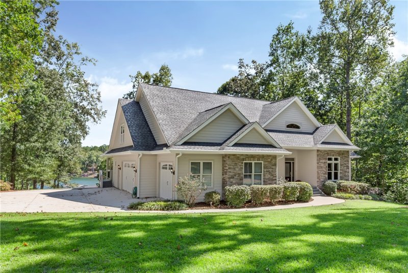 Property image 2 at 108 Pointe Harbor Drive, Seneca, SC 29672