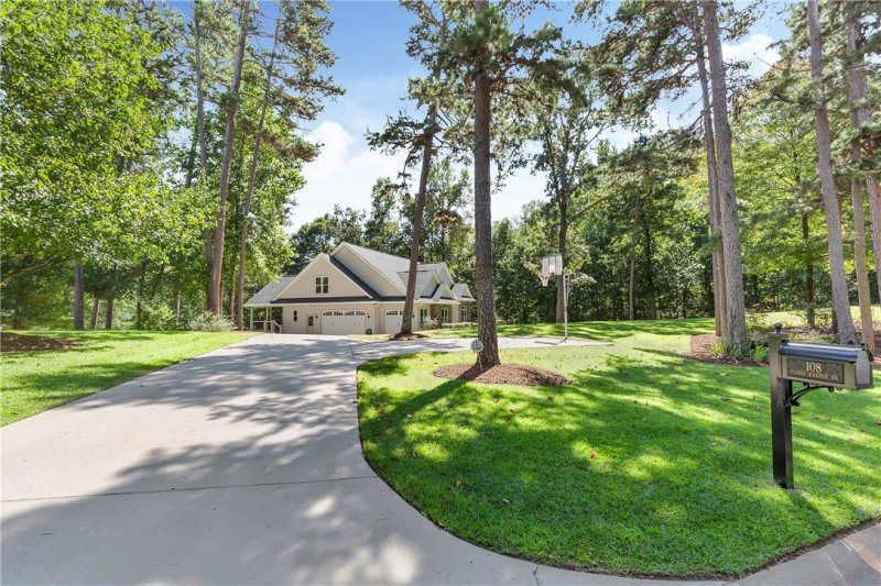 Property image 4 at 108 Pointe Harbor Drive, Seneca, SC 29672