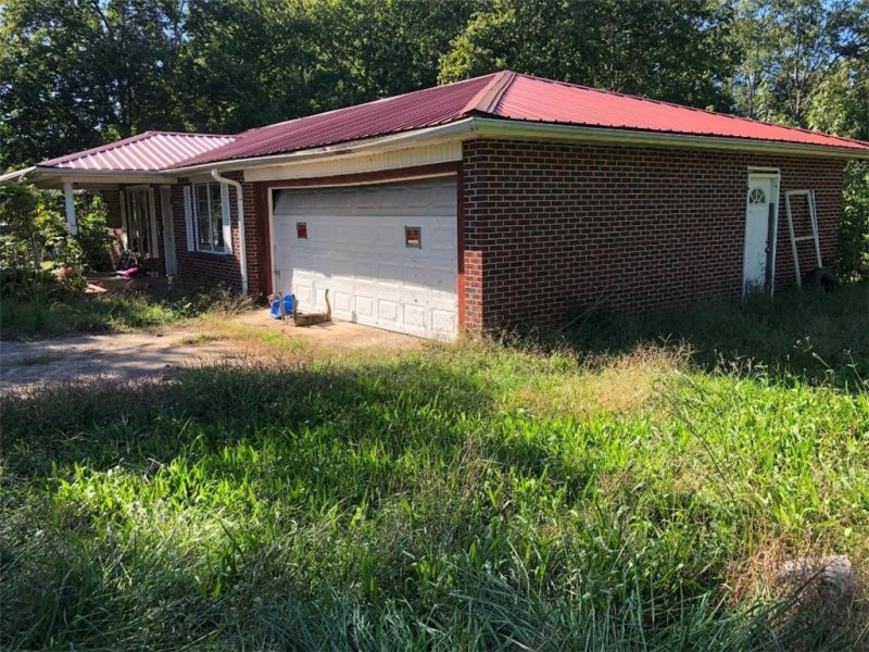 Property image 5 at 1003 MOUCHET Circle, Starr, SC 29684