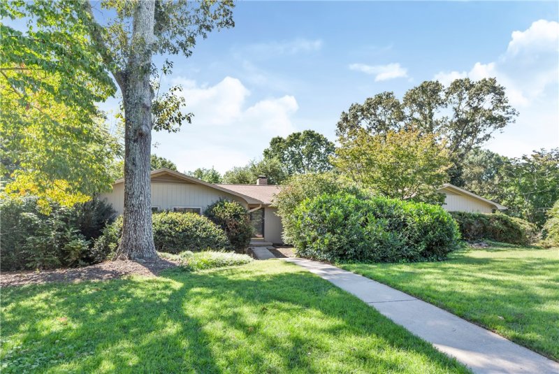 Property image 2 at 2920 Bayshore Drive, Seneca, SC 29672