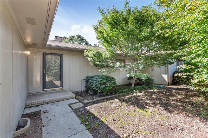 Property image 4 at 2920 Bayshore Drive, Seneca, SC 29672