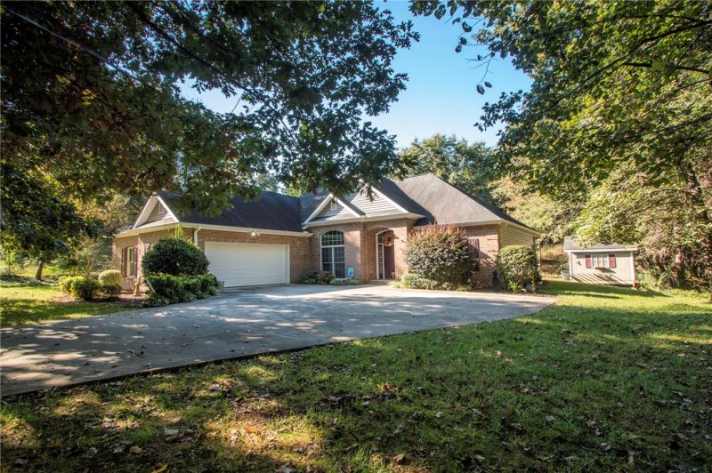 Property image 2 at 402 Autumn Trace, Seneca, SC 29678