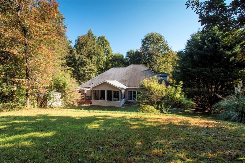 Property image 3 at 402 Autumn Trace, Seneca, SC 29678