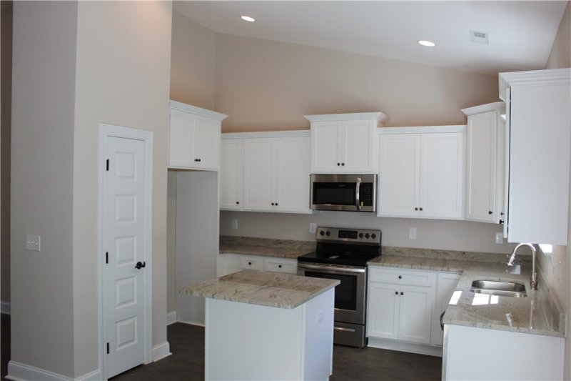 Property image 3 at 107 Cove View Court, Seneca, SC 29678