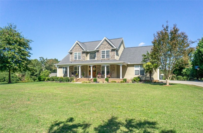 Property image 2 at 236 Ridgeland Drive, Six Mile, SC 29682