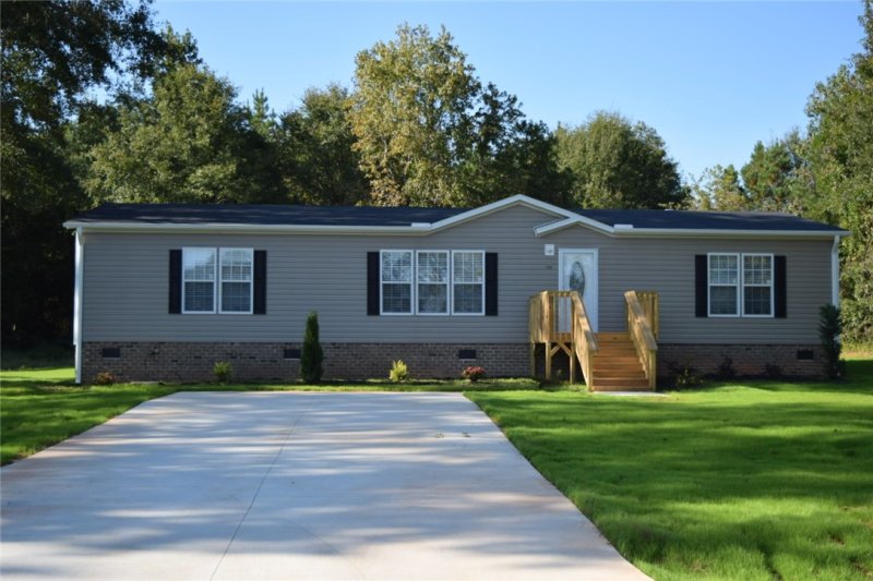 Property image 2 at 105 Twin Oaks Court, Iva, SC 29655