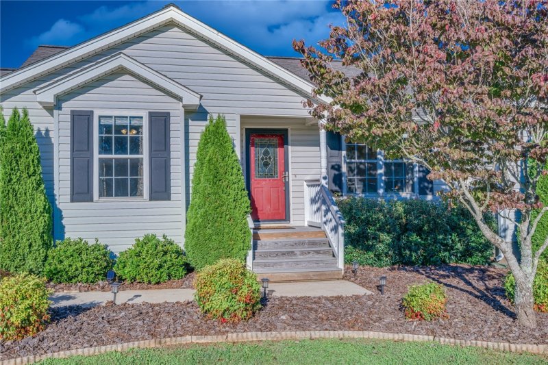 Property image 2 at 436 Chetola Road, Seneca, SC 29672