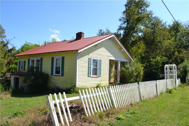 Property image 3 at 1207 Goddard Avenue, Seneca, SC 29678