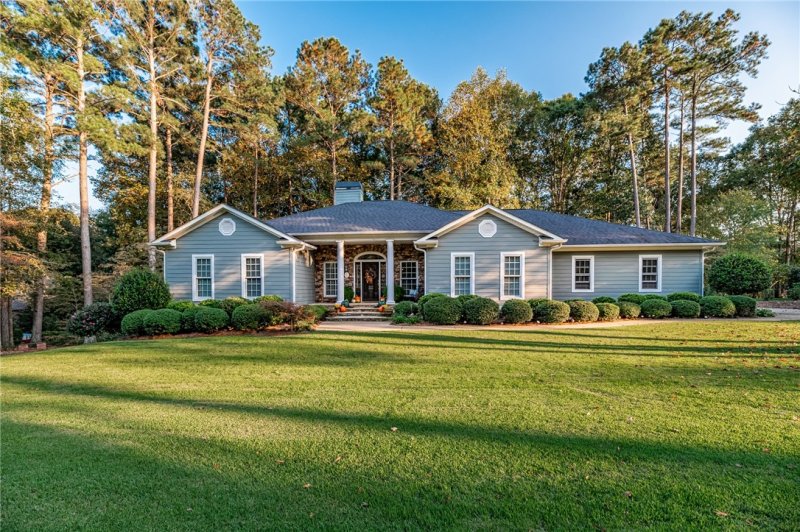 Property image 2 at 1309 Stillwater Dr, Seneca, SC 29672