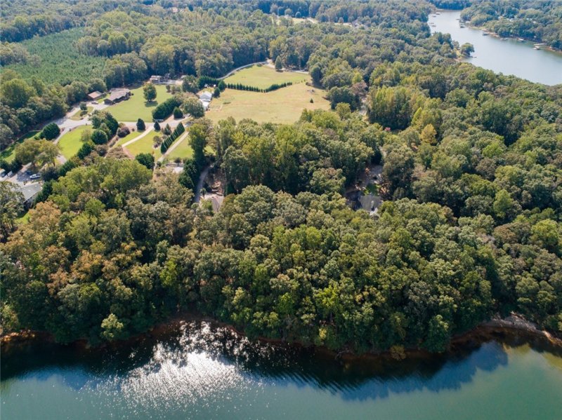 Property image 3 at 403 Lakefront Road, Townville, SC 29689