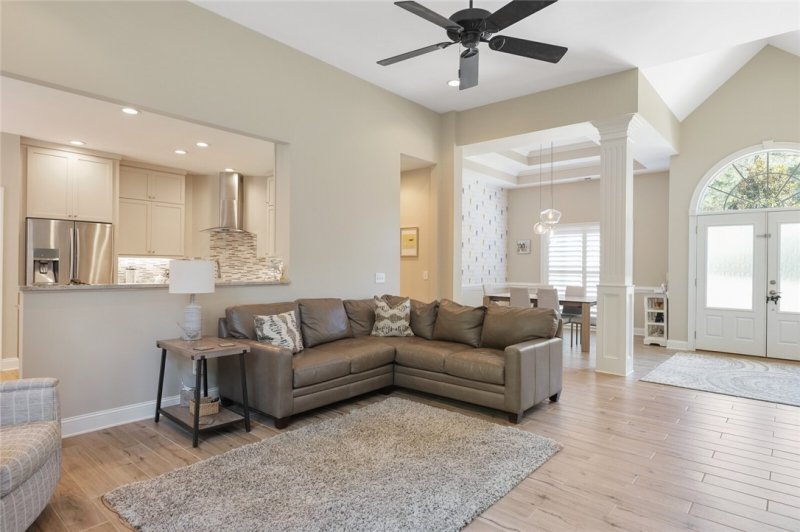 Property image 2 at 105 Shelter Cove Drive, Seneca, SC 29672