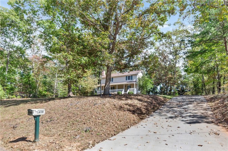 Property image 4 at 1658 Sequoya Way, Seneca, SC 29672