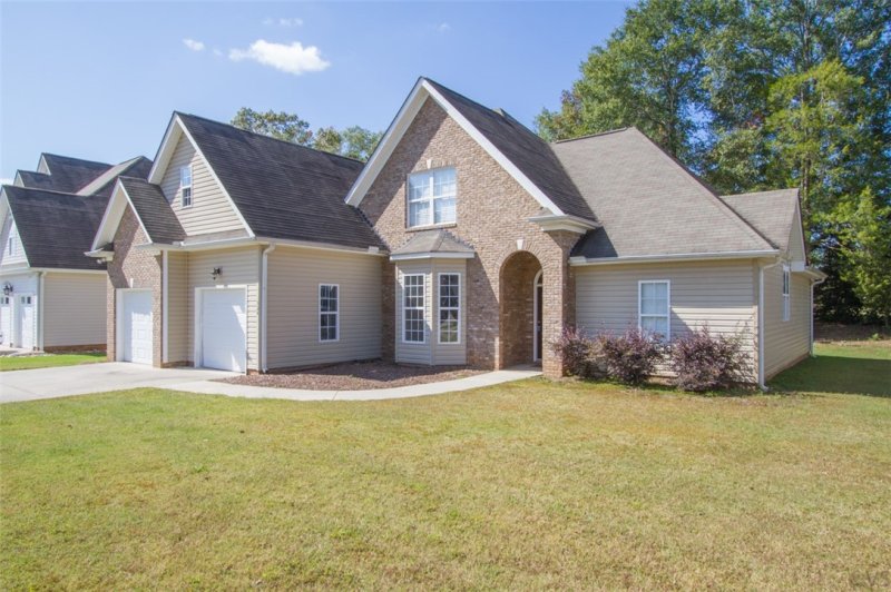 Property image 2 at 324 Sundance Drive, Easley, SC 29642