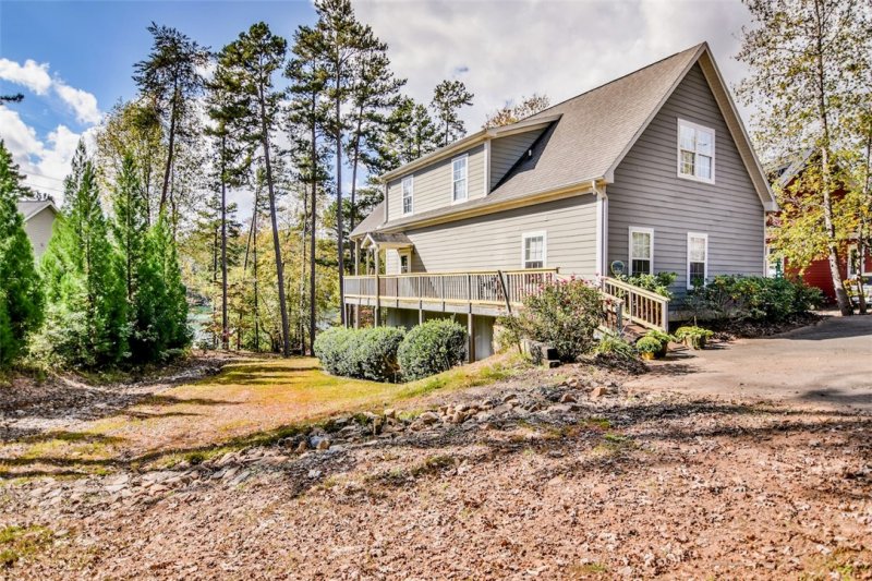 Property image 3 at 230 Waters Edge Lane, West Union, SC 29696