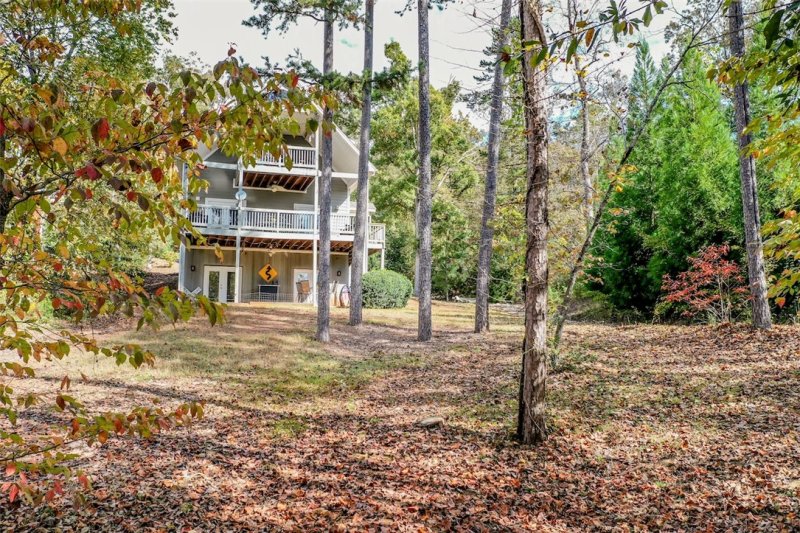 Property image 5 at 230 Waters Edge Lane, West Union, SC 29696