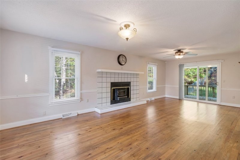 Property image 4 at 208 Paramount Drive, Six Mile, SC 29682