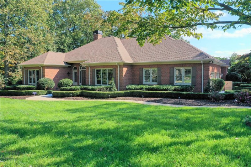 Property image 2 at 1002 Thornehill Drive, Anderson, SC 29621