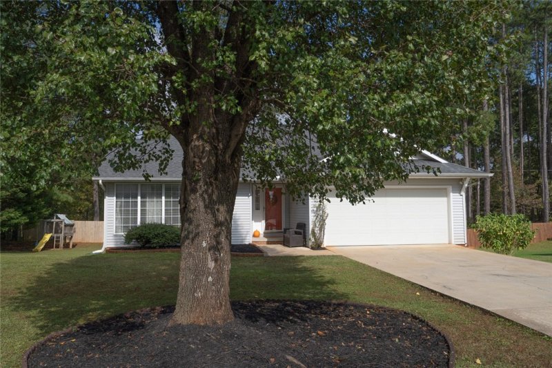 Property image 2 at 102 Luke Court, Easley, SC 29640