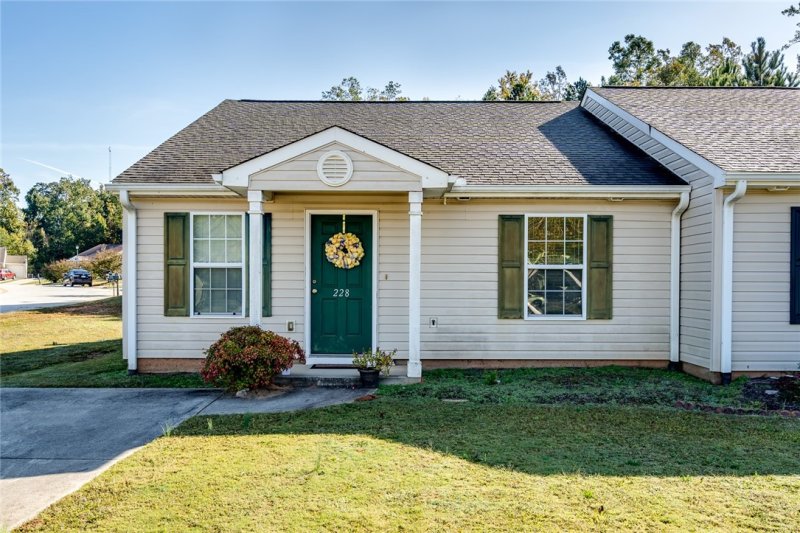 Property image 2 at 228 Tamarack Drive, Seneca, SC 29678