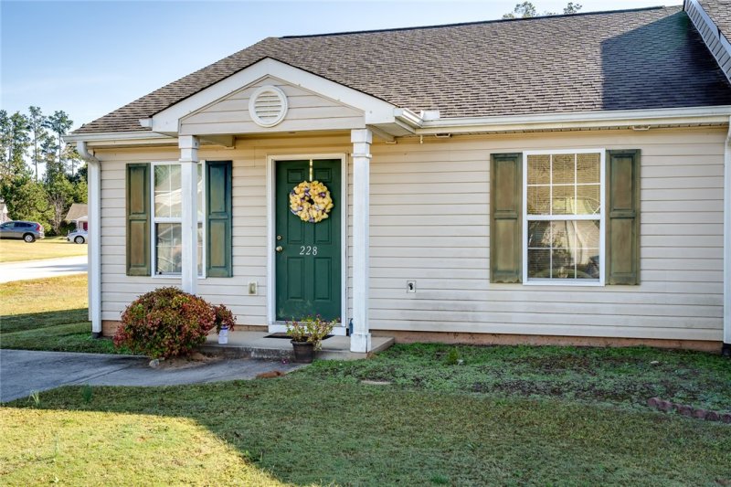 Property image 3 at 228 Tamarack Drive, Seneca, SC 29678