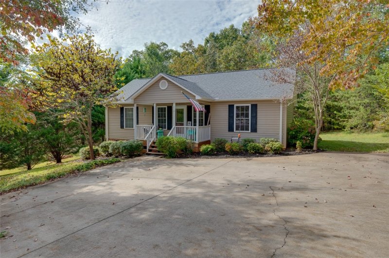 Property image 2 at 212 Dean Street, Pickens, SC 29671