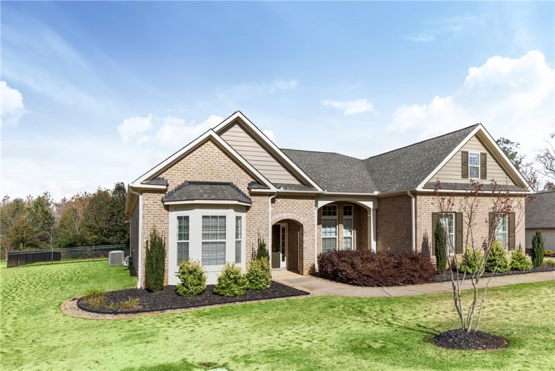 Property image 3 at 1015 Hillcrest Court, Anderson, SC 29621