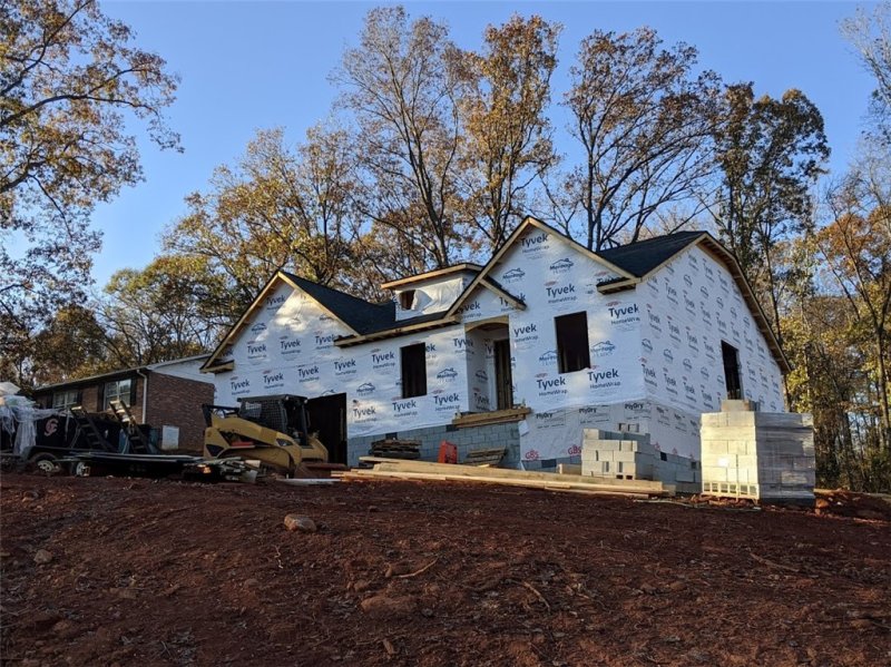 407 Little John Trail