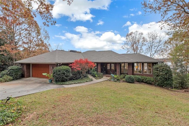 Property image 3 at 223 Wynmere Way, Seneca, SC 29672