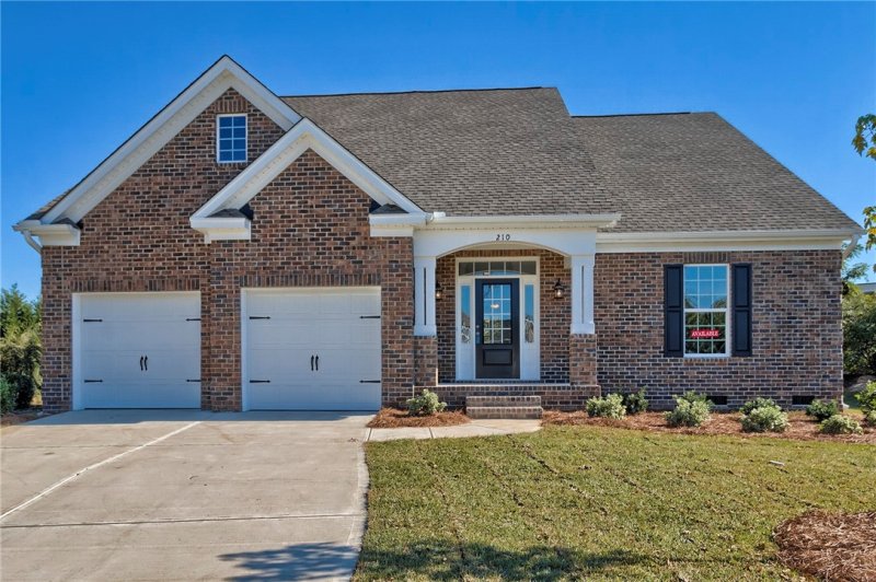 Property image 3 at 705 Bogey Boulevard, Seneca, SC 29678