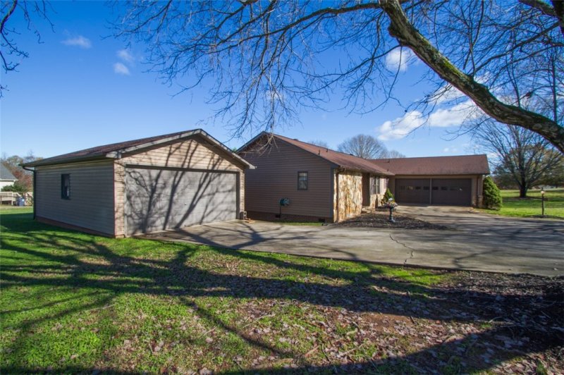 Property image 3 at 1601 Moorehead Place, Pendleton, SC 29670