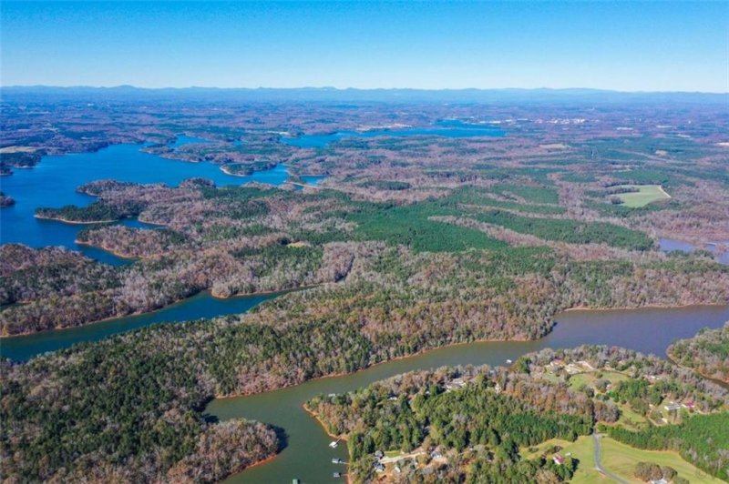 Property image 2 at 210 Sandy Point Drive, Anderson, SC 29625