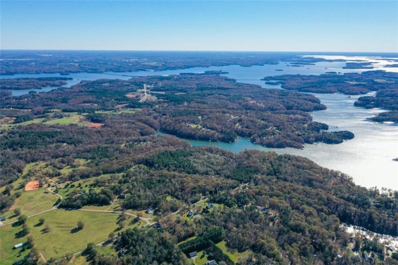 Property image 3 at 210 Sandy Point Drive, Anderson, SC 29625