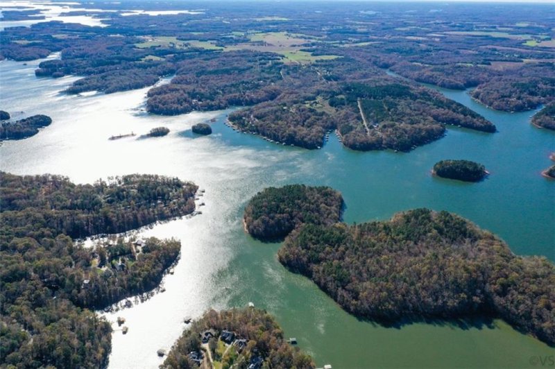 Property image 4 at 210 Sandy Point Drive, Anderson, SC 29625