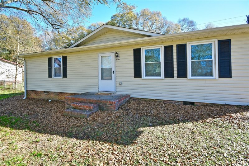 Property image 3 at 206 Springdale Avenue, Liberty, SC 29657
