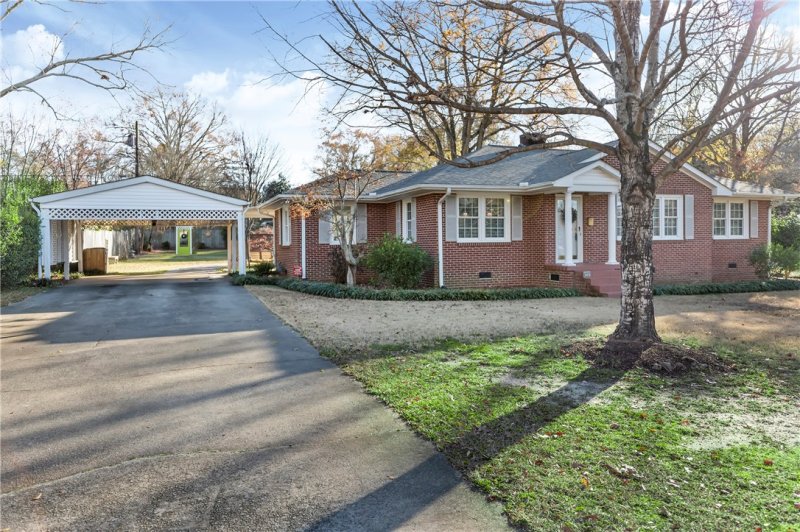 Property image 2 at 305 Jeb Stuart Avenue, Anderson, SC 29625