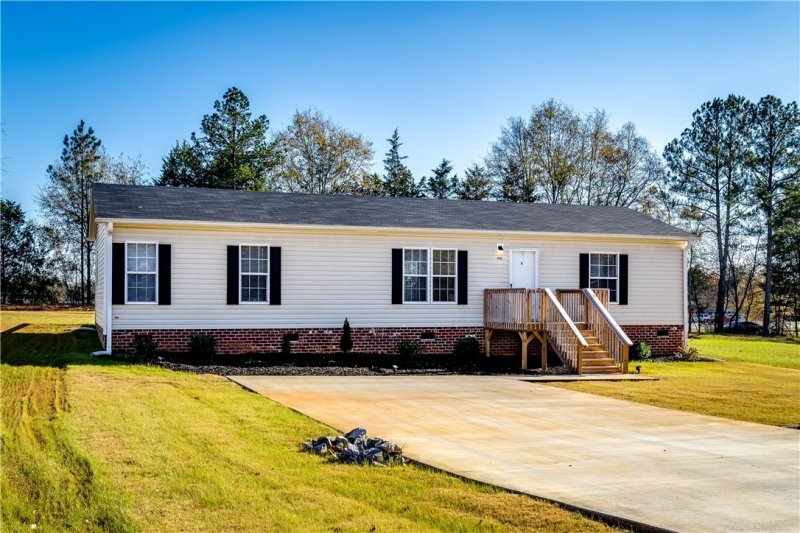 Property image 3 at 106 Twin Oaks Court, Iva, SC 29655