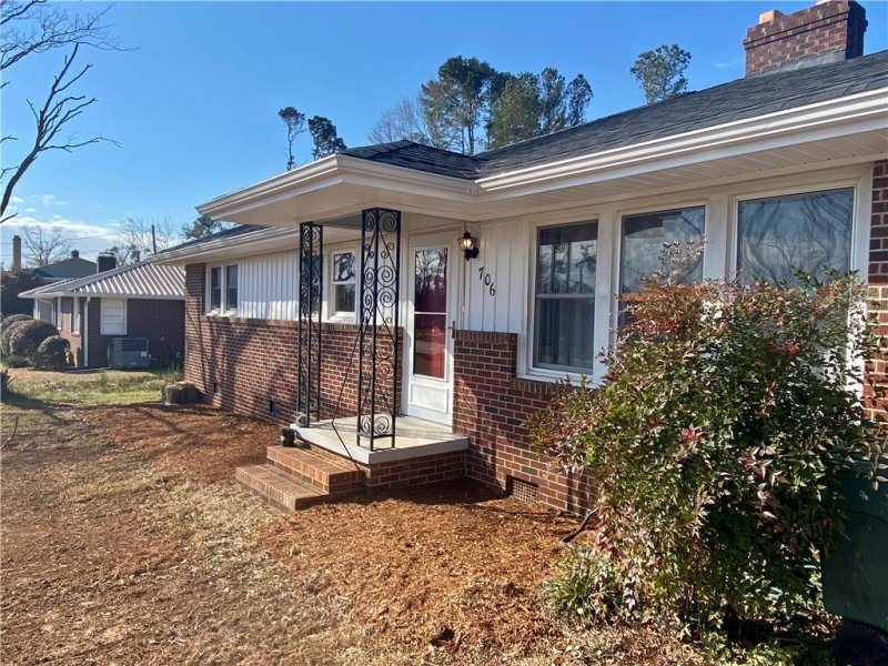 Property image 4 at 706 Adams Street, Seneca, SC 29678