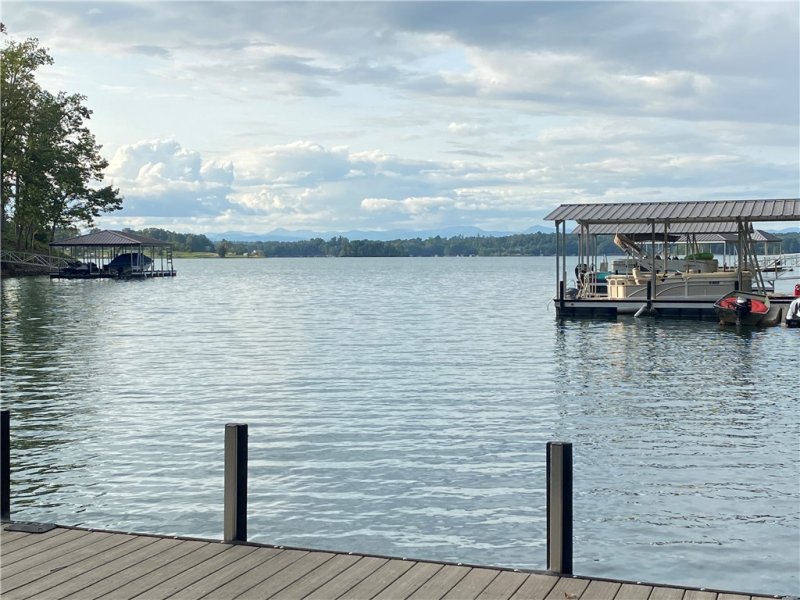 Property image 3 at 558 Marina Bay Drive, Seneca, SC 29672