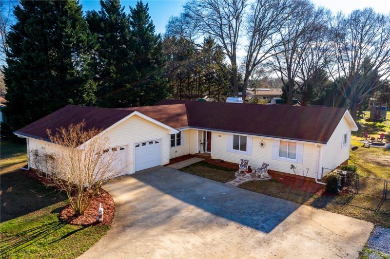 Property image 3 at 125 Lake Forest Circle, Anderson, SC 29625