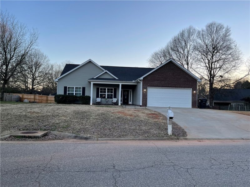 Property image 2 at 114 Amberwood Drive, Anderson, SC 29621