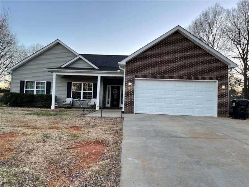 Property image 3 at 114 Amberwood Drive, Anderson, SC 29621