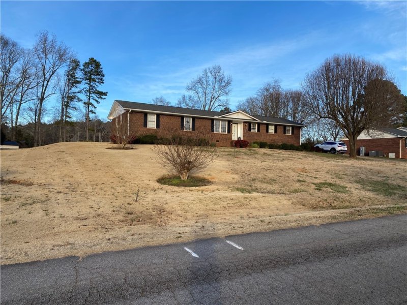 Property image 2 at 406 Stonehaven Drive, Anderson, SC 29625