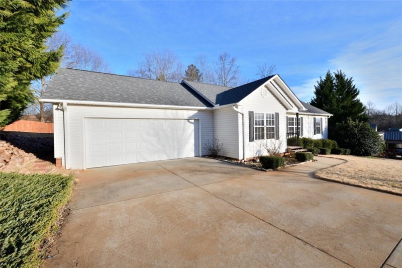 Property image 2 at 205 Sycamore Drive, Pickens, SC 29671