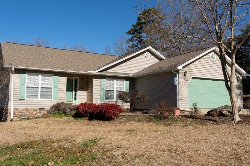 Property image 2 at 105 Shoreline Drive, Seneca, SC 29672