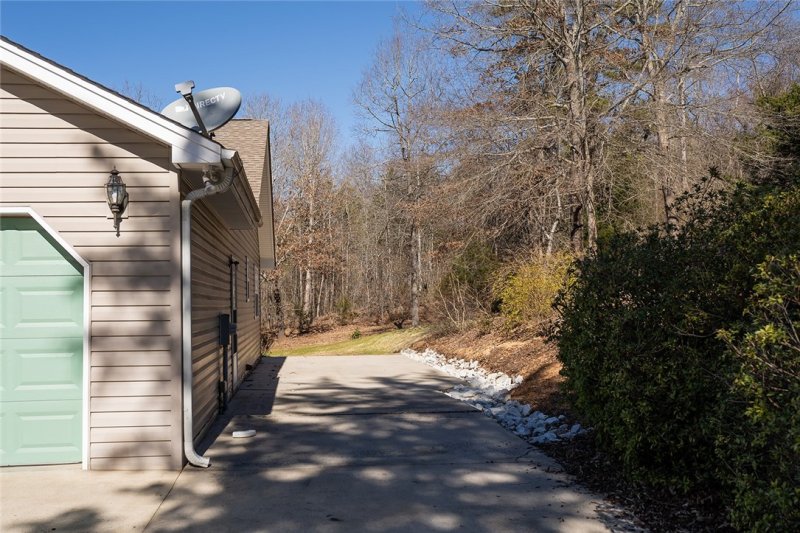 Property image 5 at 105 Shoreline Drive, Seneca, SC 29672