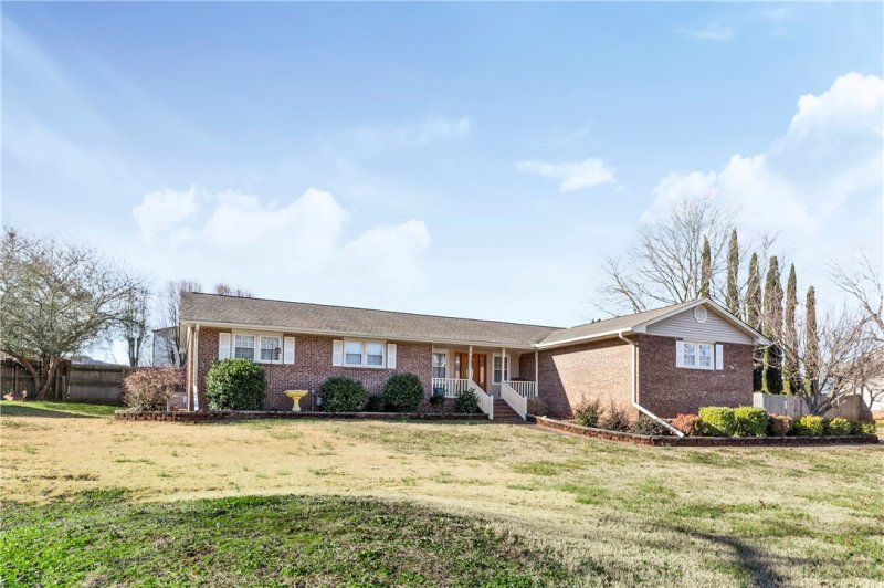 405 Stonehaven Drive