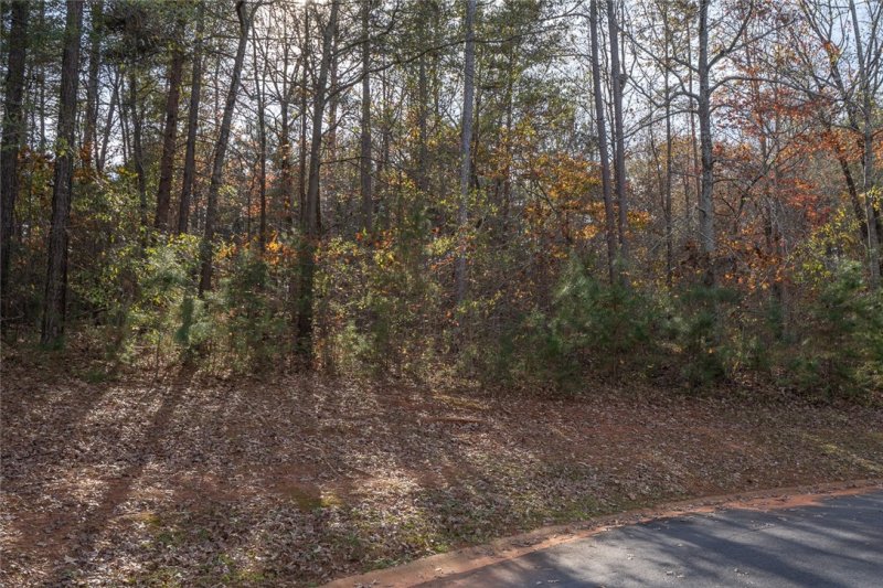 Property image 2 at 1006 Tugaloo Heights Circle, Fair Play, SC 29643