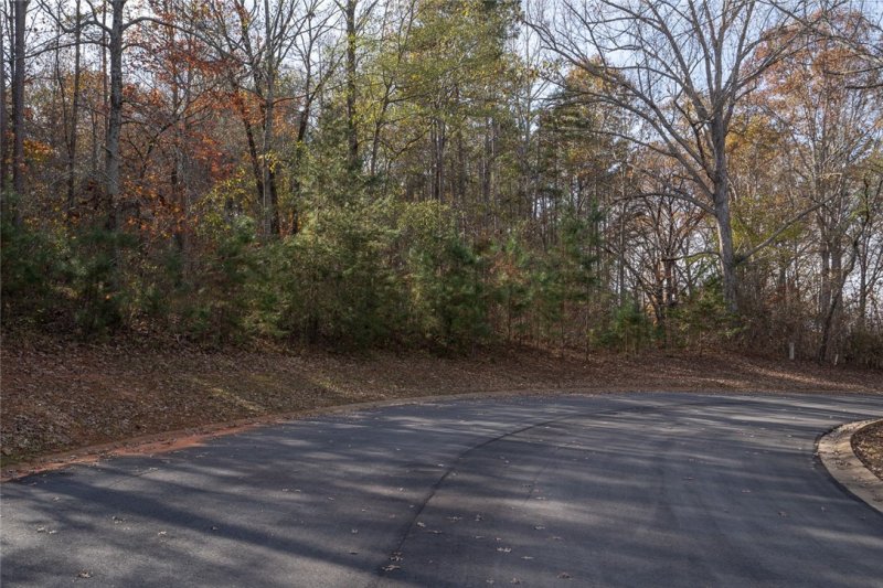 Property image 3 at 1006 Tugaloo Heights Circle, Fair Play, SC 29643